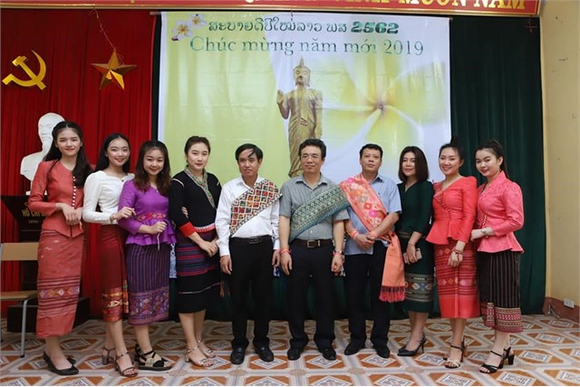 Sinh viên Lào trường Đại học Hoa Lư vui Tết cổ truyền Bunpimay năm 2019