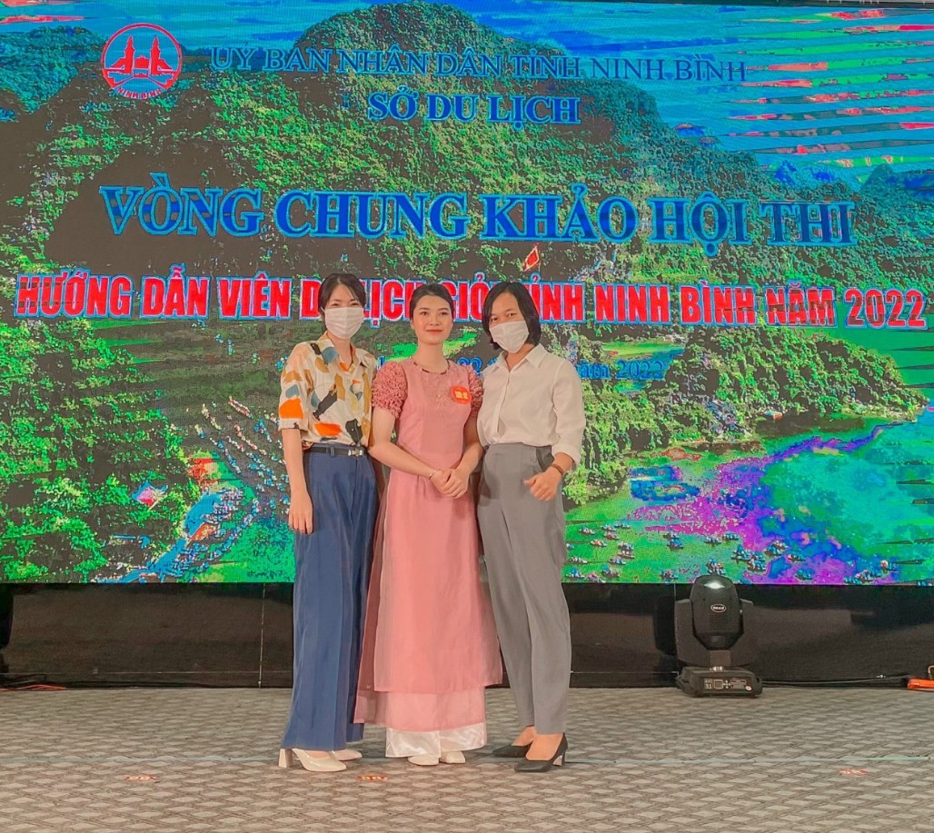 Sinh viên Trần Ngọc Ánh đạt giải `Hướng dẫn viên trẻ triển vọng` tại hội thi `Hướng dẫn viên du lịch giỏi tỉnh Ninh Bình Năm 2022`