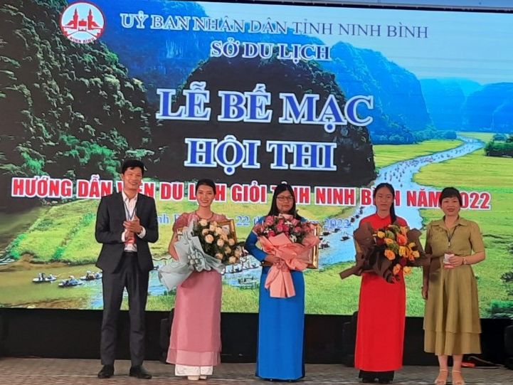Sinh viên Trần Ngọc Ánh đạt giải "Hướng dẫn viên trẻ triển vọng" tại hội thi "Hướng dẫn viên du lịch giỏi tỉnh Ninh Bình Năm 2022"