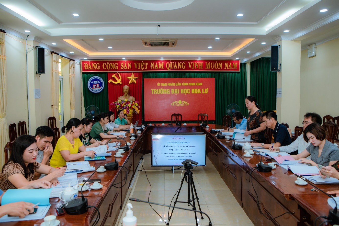 Hội thảo khoa học “Tài liệu tập huấn văn hóa du lịch dành cho cộng đồng địa phương và lao động làm du lịch tại Ninh Bình”