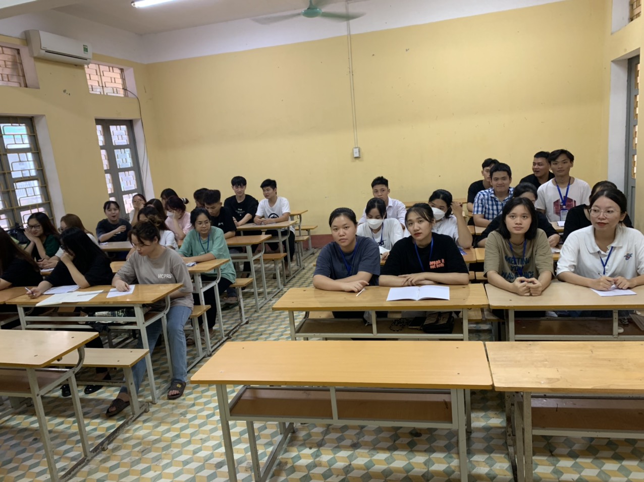 Trường Đại học Hoa Lư tổ chức tuần sinh hoạt công dân - sinh viên năm học 2022 - 2023