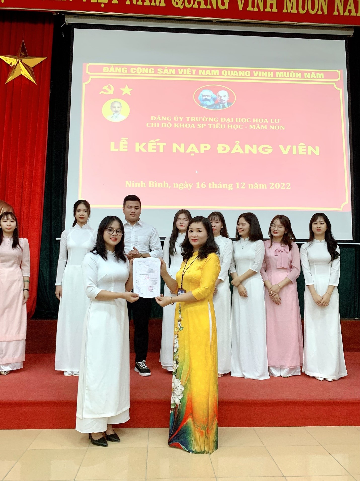 Lễ kết nạp Đảng viên mới tại Chi bộ Khoa Sư Phạm Tiểu học - Mầm non