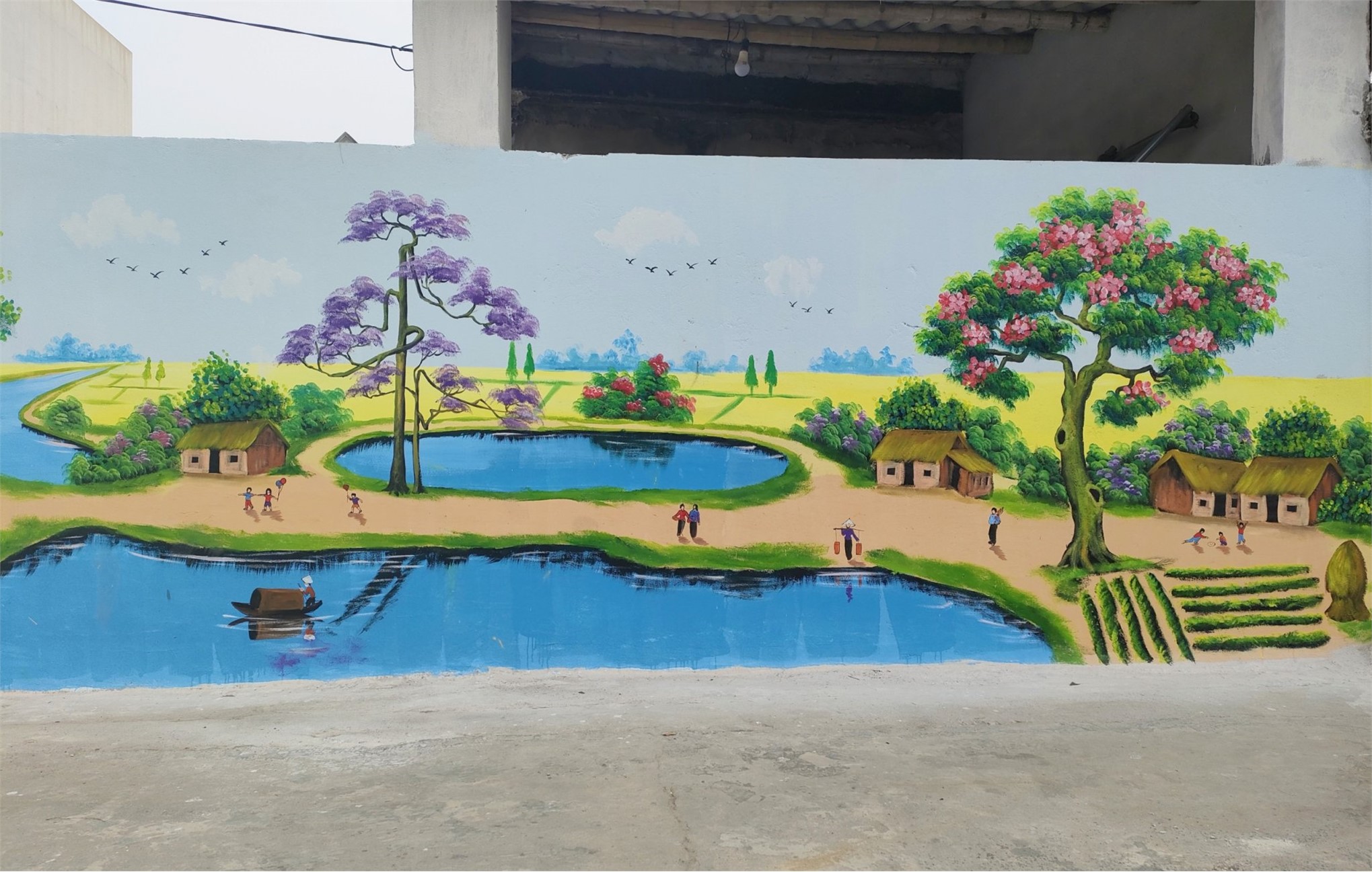 Đoàn trường Đại học Hoa Lư thực hiện công trình thanh niên Tuyến đường bích họa tại xã Gia Minh, huyện Gia Viễn