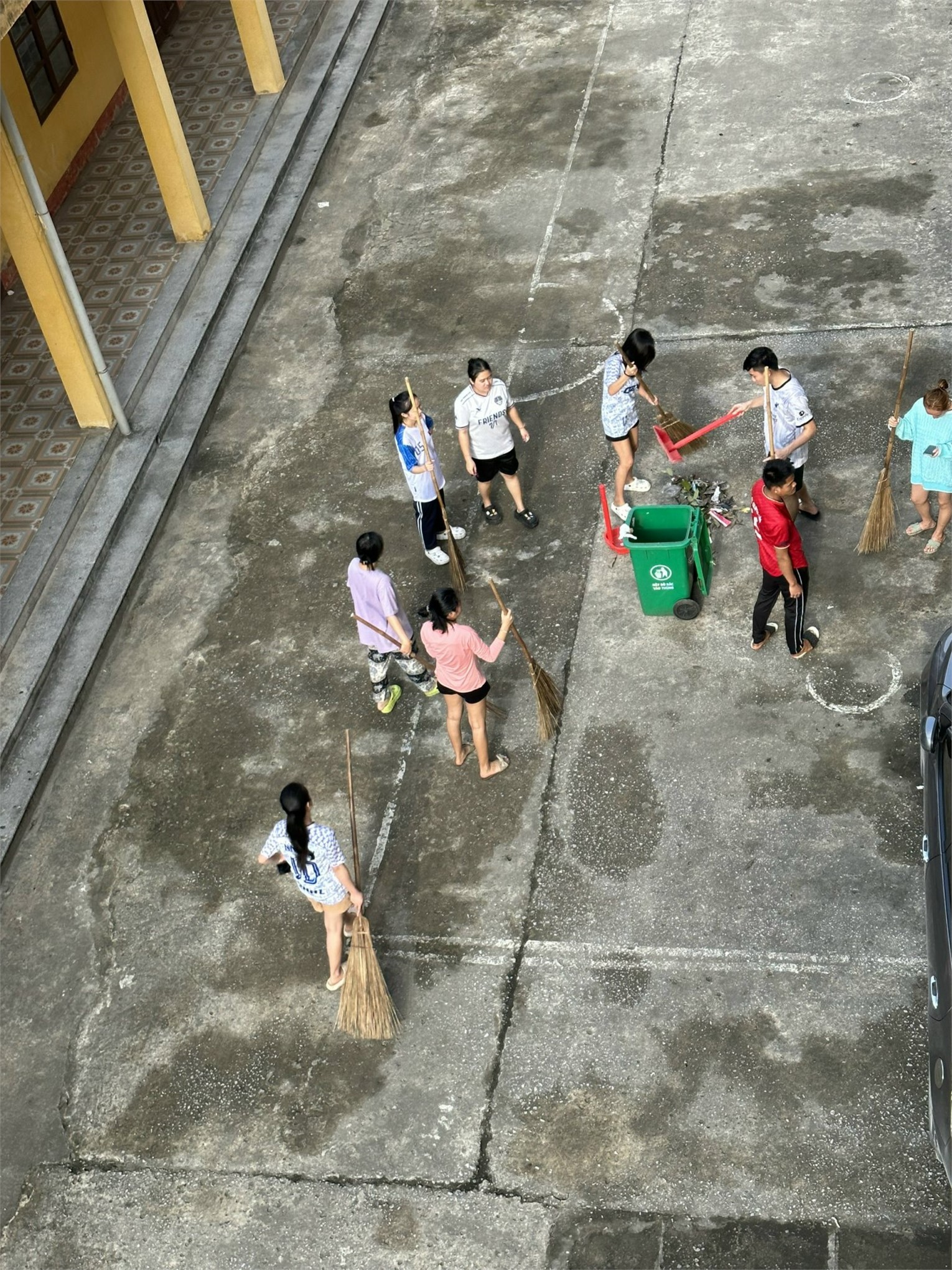 Công tác vệ sinh môi trường của sinh viên khu nội trú Trường Đại học Hoa Lư