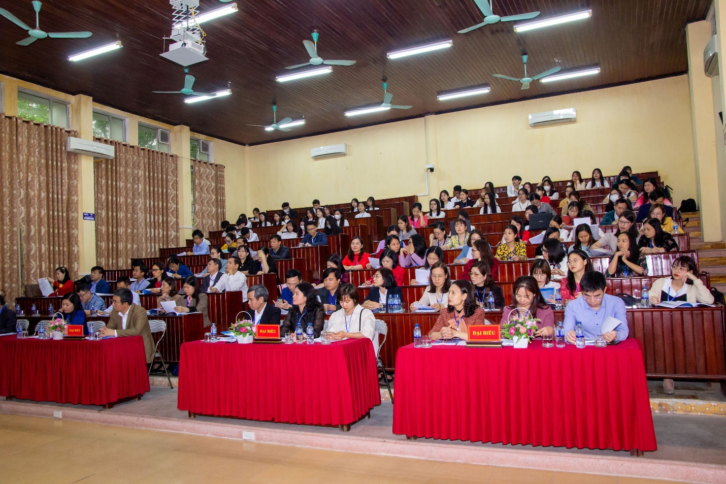 Hội thảo khoa học “Nâng cao chất lượng đào tạo giáo viên tiểu học trong Trường Đại học Hoa Lư”