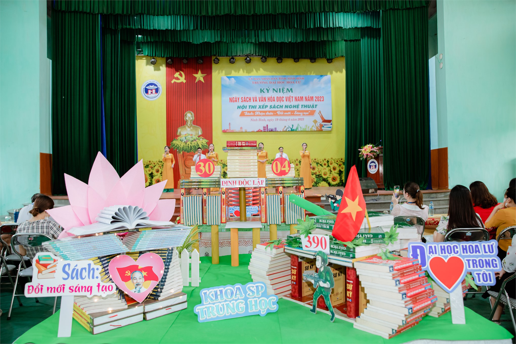 Kỷ niệm Ngày sách và văn hóa đọc Việt Nam năm 2023 - Hội thi xếp sách nghệ thuật