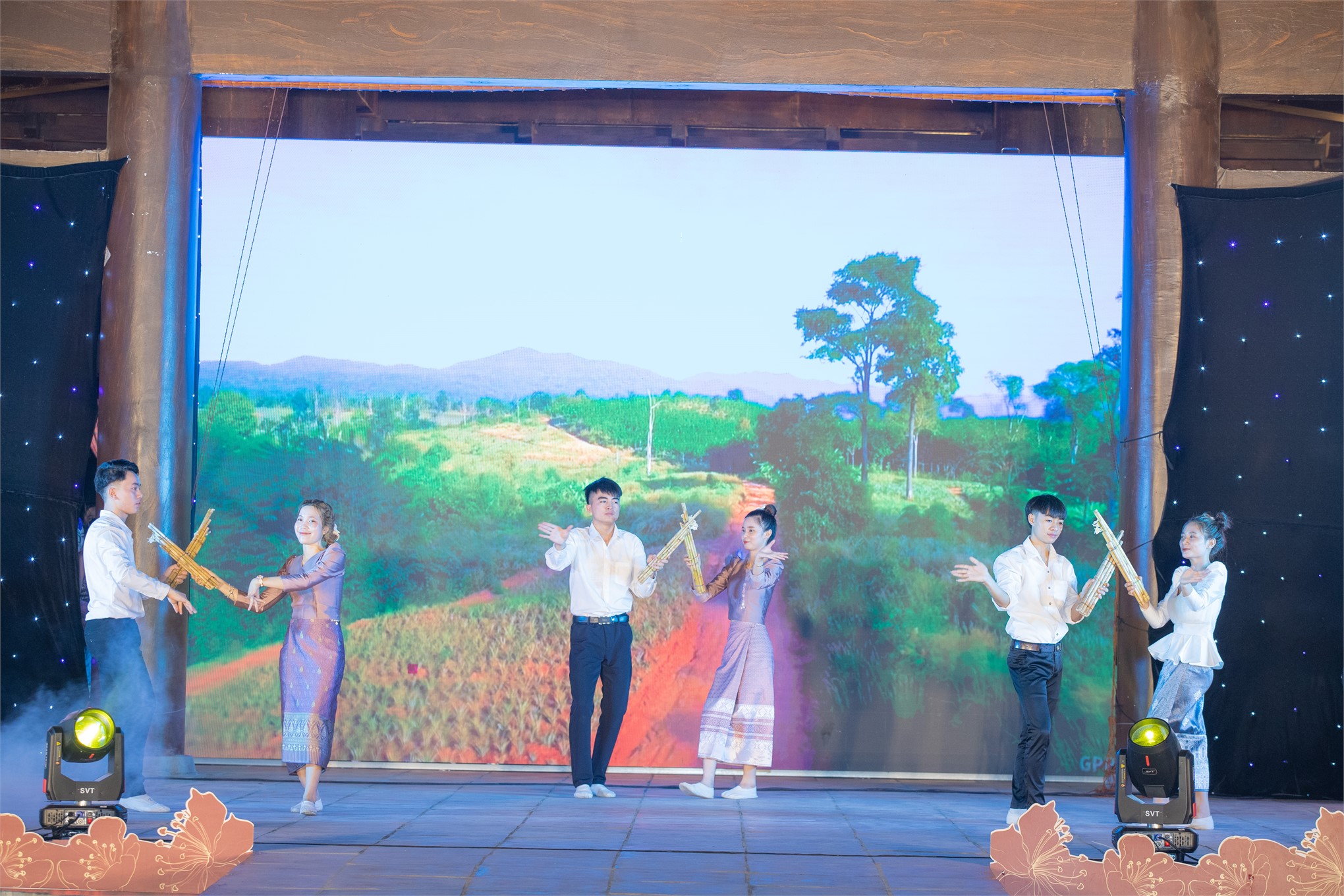 Chương trình Giao lưu văn hóa văn nghệ Việt Nam - Lào