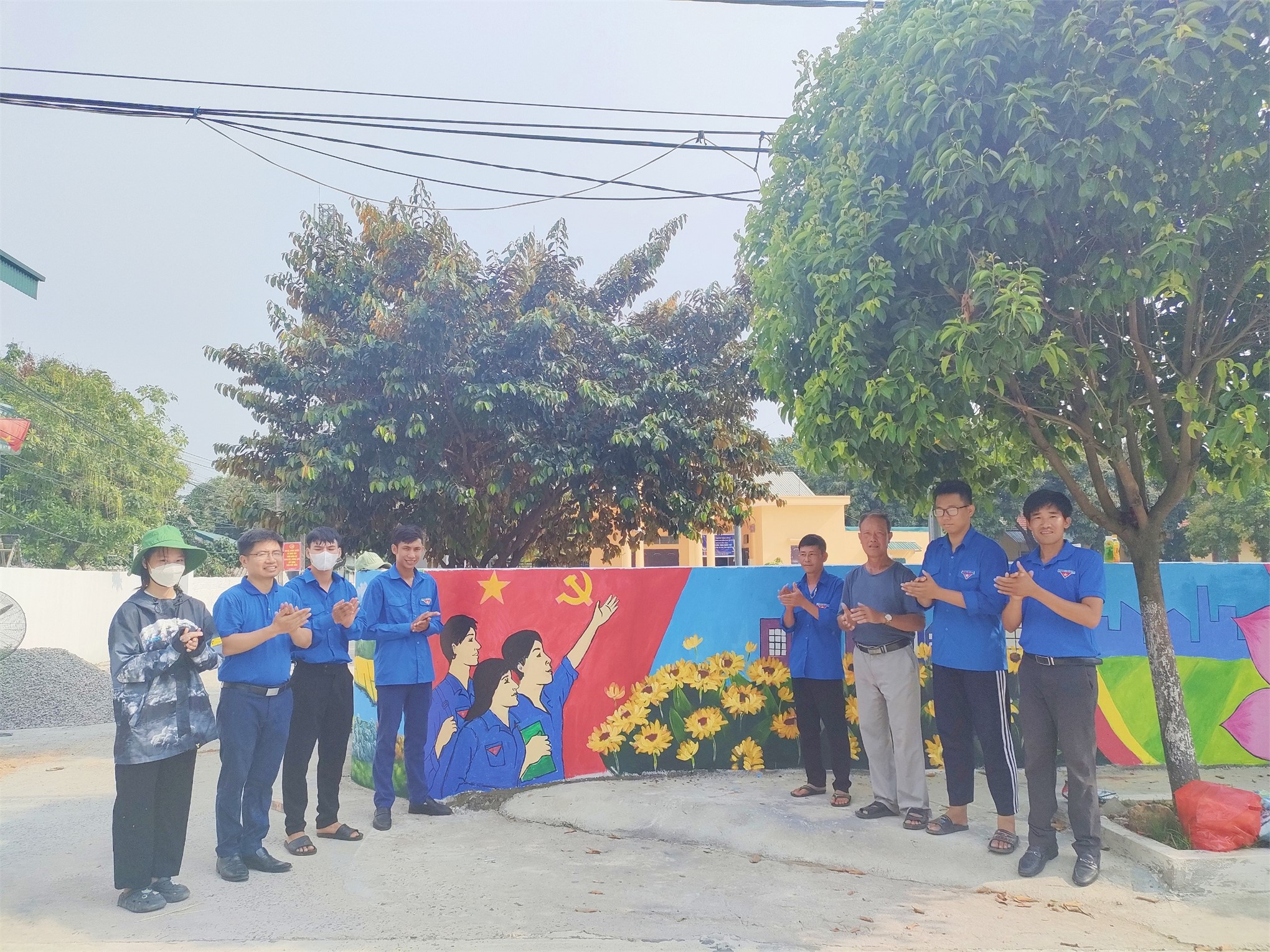 Đoàn thanh niên - Hội Sinh viên thực hiện Tuyến đường bích hoạ tại xã Gia Hoà, huyện Gia Viễn