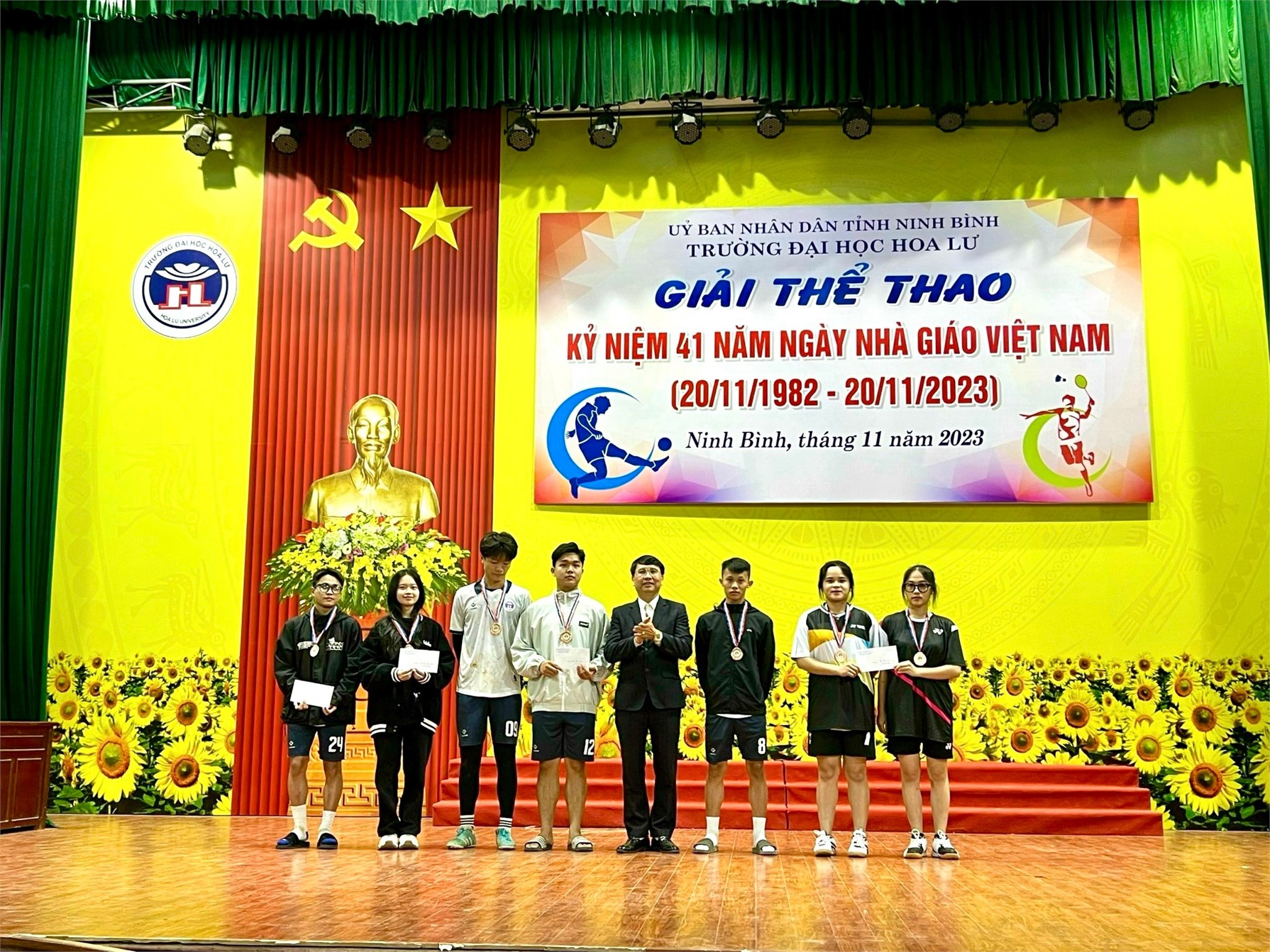 Hội thi đấu thể dục thể thao cán bộ cán bộ giảng viên, nhân viên và sinh viên kỷ niệm 41 năm ngày Nhà giáo Việt Nam 20/11