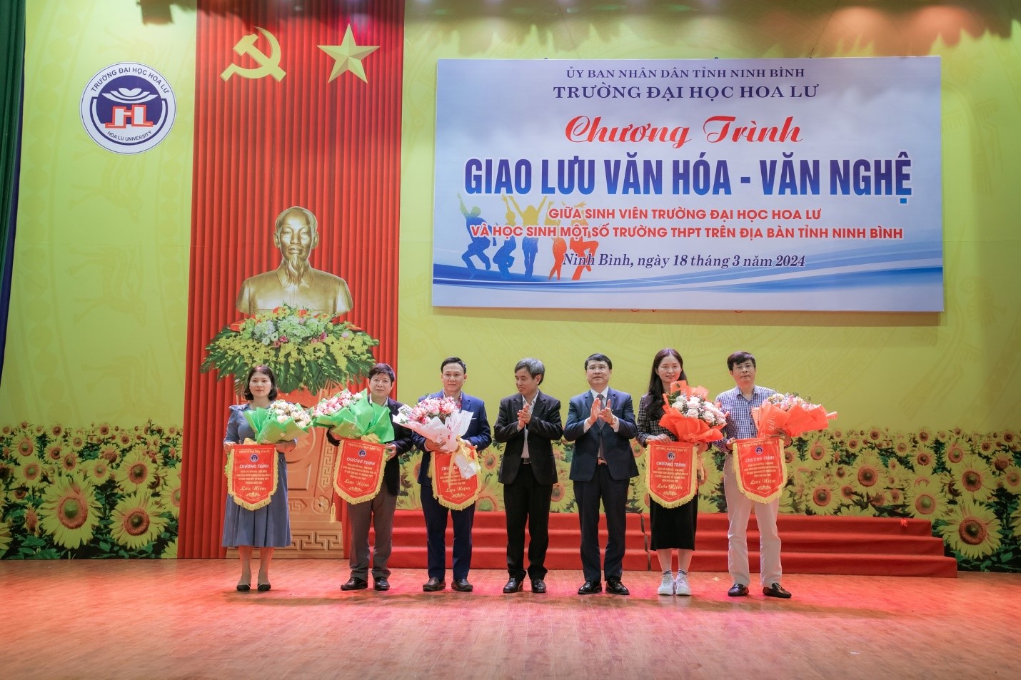 Chương trình giao lưu văn hóa - văn nghệ giữa Trường Đại học Hoa Lư và một số trường THPT trên địa bàn tỉnh Ninh Bình