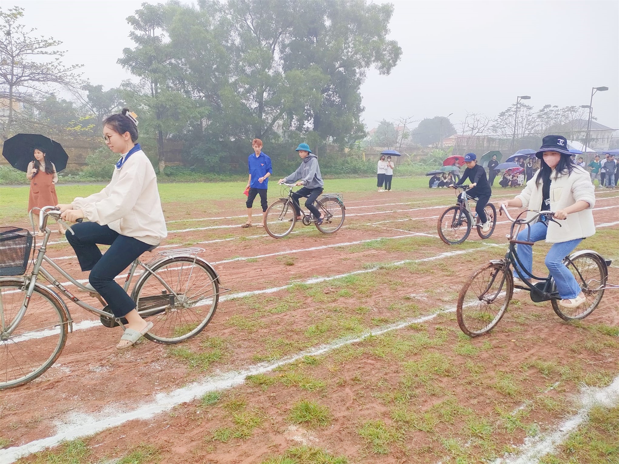 Đoàn trường Đại học Hoa Lư tổ chức Lễ hội Ẩm thực Kỷ niệm 93 năm Ngày thành lập Đoàn TNCS Hồ Chí Minh (26/3/1931 - 26/3/2024)