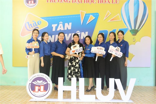 ĐOÀN TRƯỜNG ĐẠI HỌC HOA LƯ HỖ TRỢ SINH VIÊN D17 NHẬP HỌC