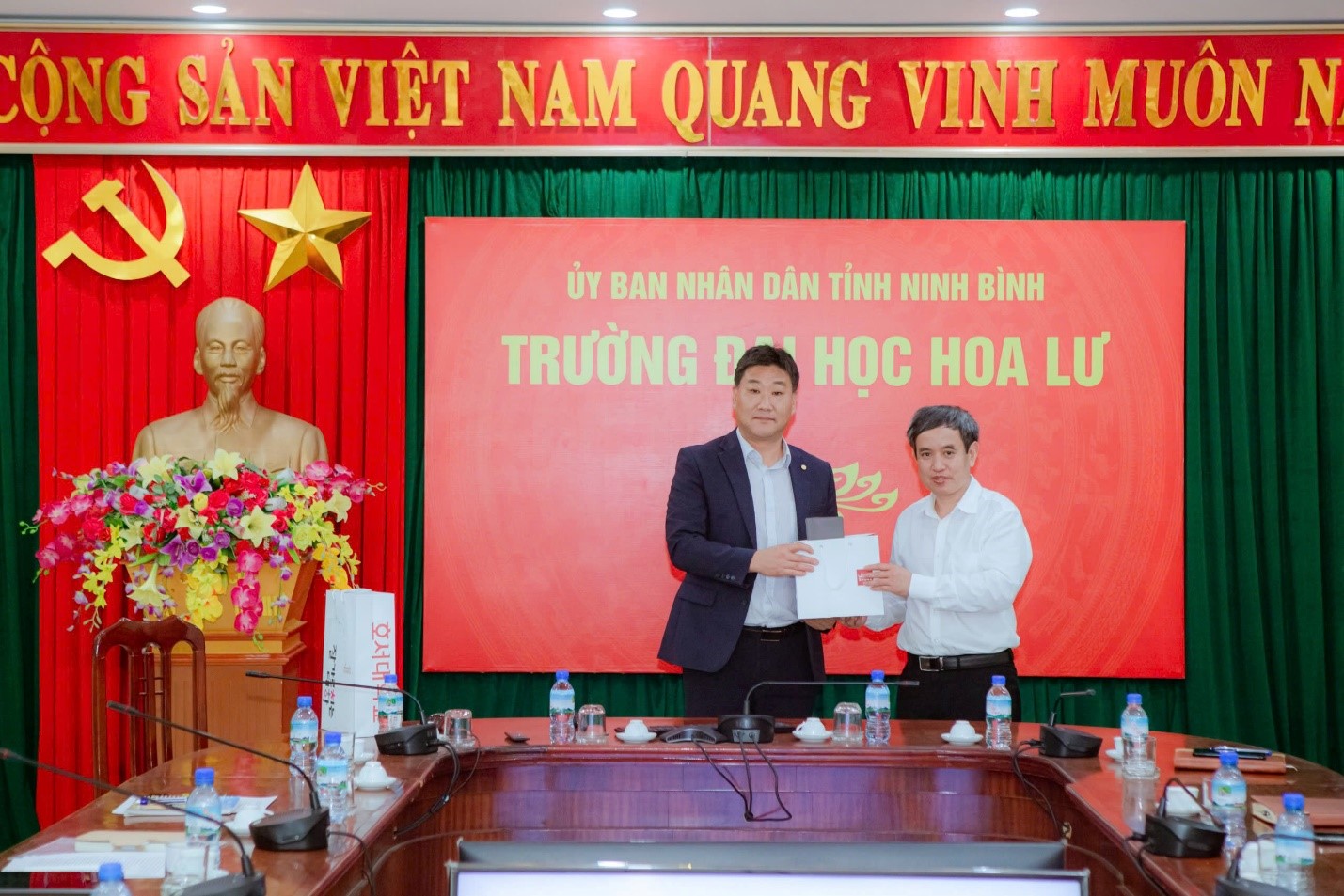 Trường Đại học Hoseo thăm và làm việc với trường Đại học Hoa Lư