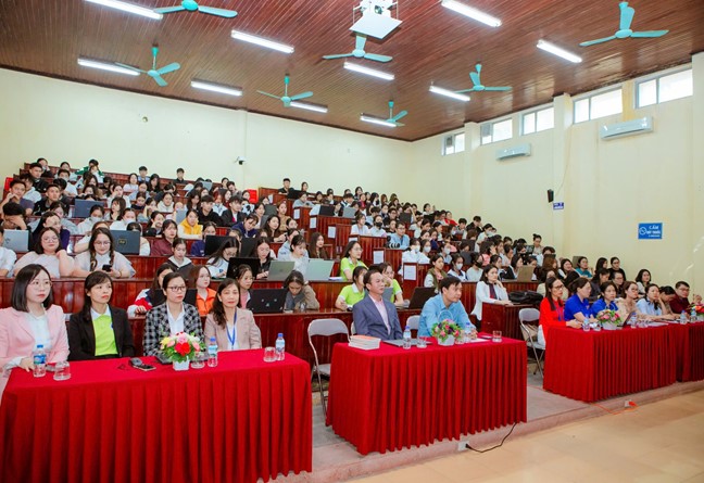 CHƯƠNG TRÌNH TỌA ĐÀM `SINH VIÊN KINH TẾ TRONG THỜI ĐẠI AI, PHÁT TRIỂN NĂNG LỰC ĐỂ HỘI NHẬP`