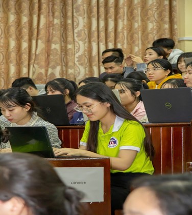 CHƯƠNG TRÌNH TỌA ĐÀM `SINH VIÊN KINH TẾ TRONG THỜI ĐẠI AI, PHÁT TRIỂN NĂNG LỰC ĐỂ HỘI NHẬP`