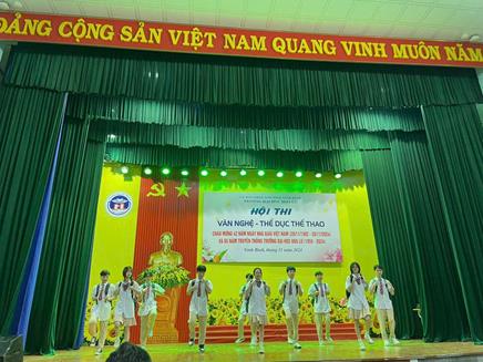 SINH VIÊN NGÀNH CÔNG NGHỆ THÔNG TIN THAM GIA CÁC HOẠT ĐỘNG VĂN HOÁ, THỂ THAO CHÀO MỪNG 20/11