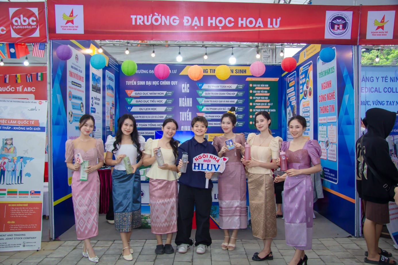 Trường Đại học Hoa Lư tham gia triển lãm Xúc tiến thương mại Doanh nhân trẻ tỉnh Ninh Bình năm 2024