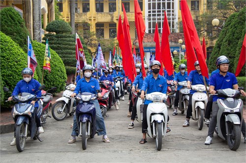 ĐOÀN THANH NIÊN TRƯỜNG ĐẠI HỌC HOA LƯ TÍCH CỰC HƯỞNG ỨNG NGÀY PHÁP LUẬT VIỆT NAM NĂM 2024