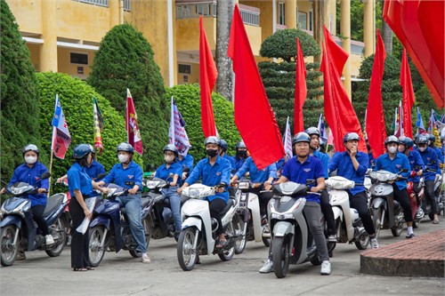 ĐOÀN THANH NIÊN TRƯỜNG ĐẠI HỌC HOA LƯ TÍCH CỰC HƯỞNG ỨNG NGÀY PHÁP LUẬT VIỆT NAM NĂM 2024