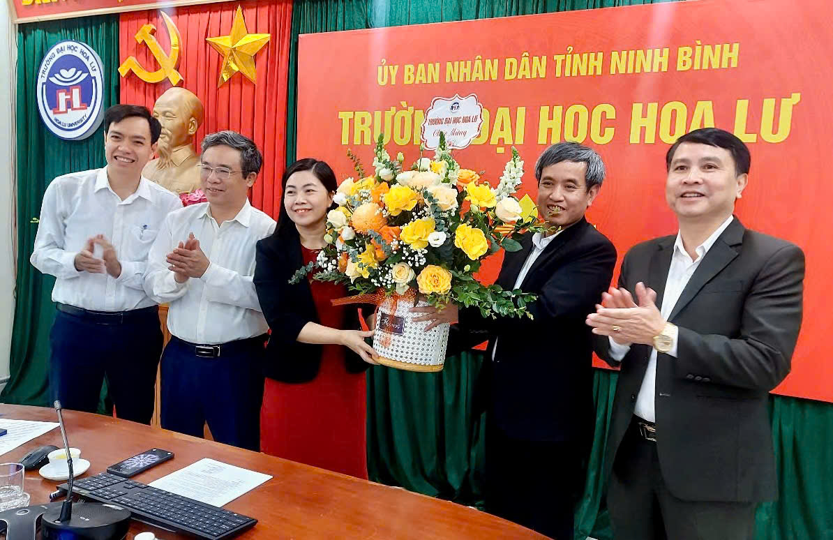 Gặp mặt chia tay TS. Tạ Hoàng Minh – Nguyên Phó Hiệu trưởng Trường Đại học Hoa Lư luân chuyển công tác.