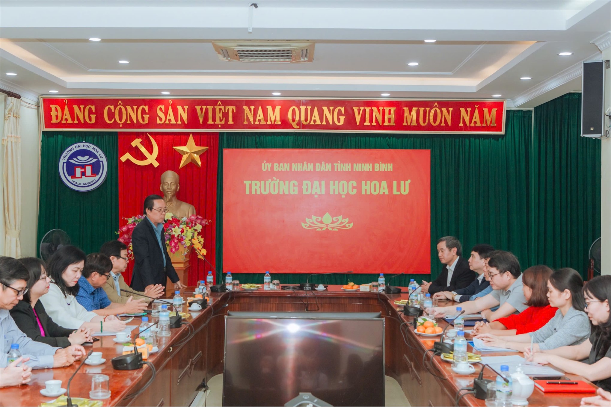 Trường Cán bộ quản lý giáo dục Thành phố Hồ Chí Minh đến thăm và làm việc với Trường Đại học Hoa Lư