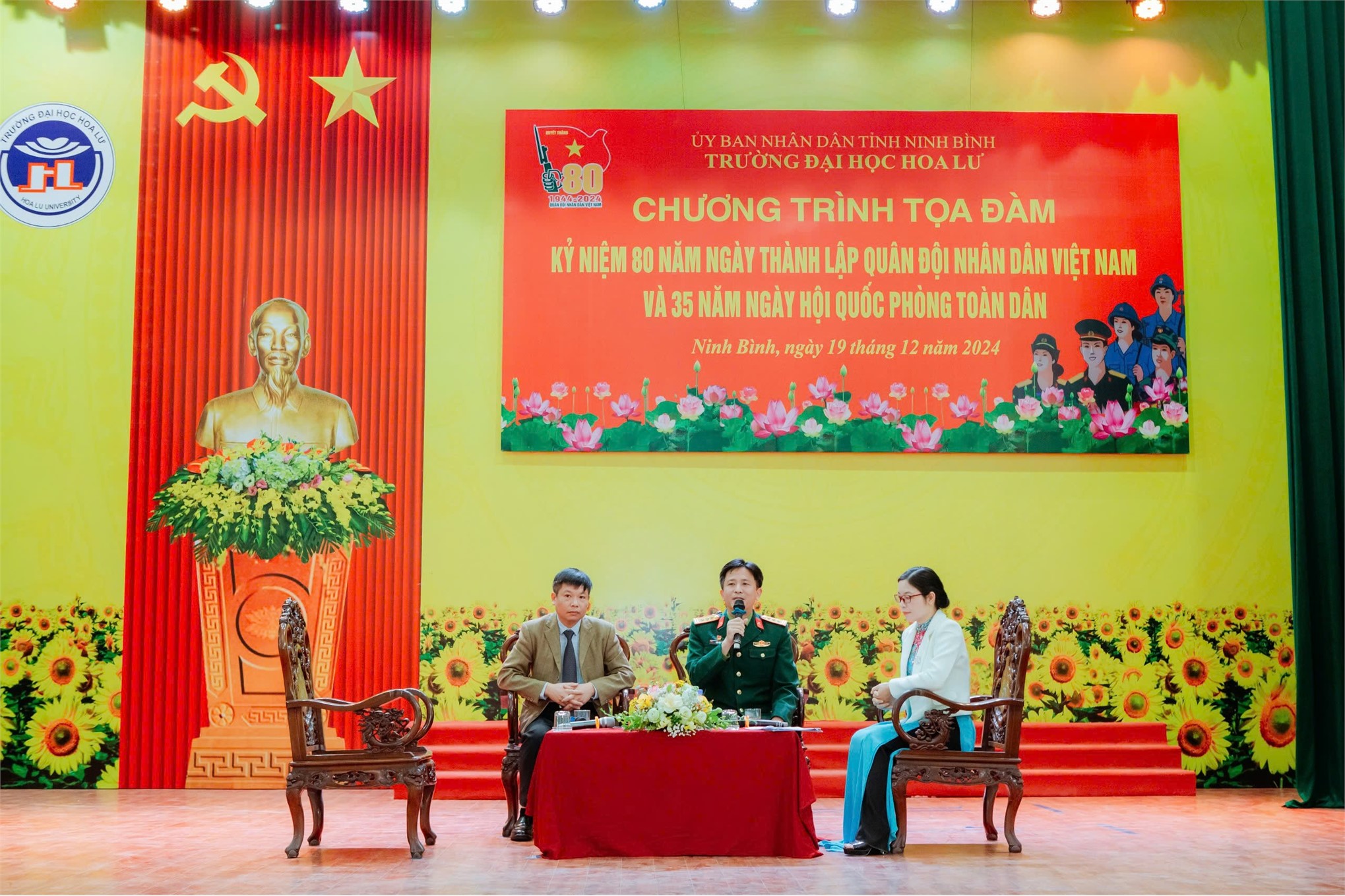 Trường Đại học Hoa Lư tổ chức tọa đàm kỷ niệm 80 năm ngày thành lập Quân đội nhân dân Việt Nam (22/12/1944-22/12/2024) và 35 năm ngày Hội quốc phòng toàn dân (22/12/1989-22/12/2024)