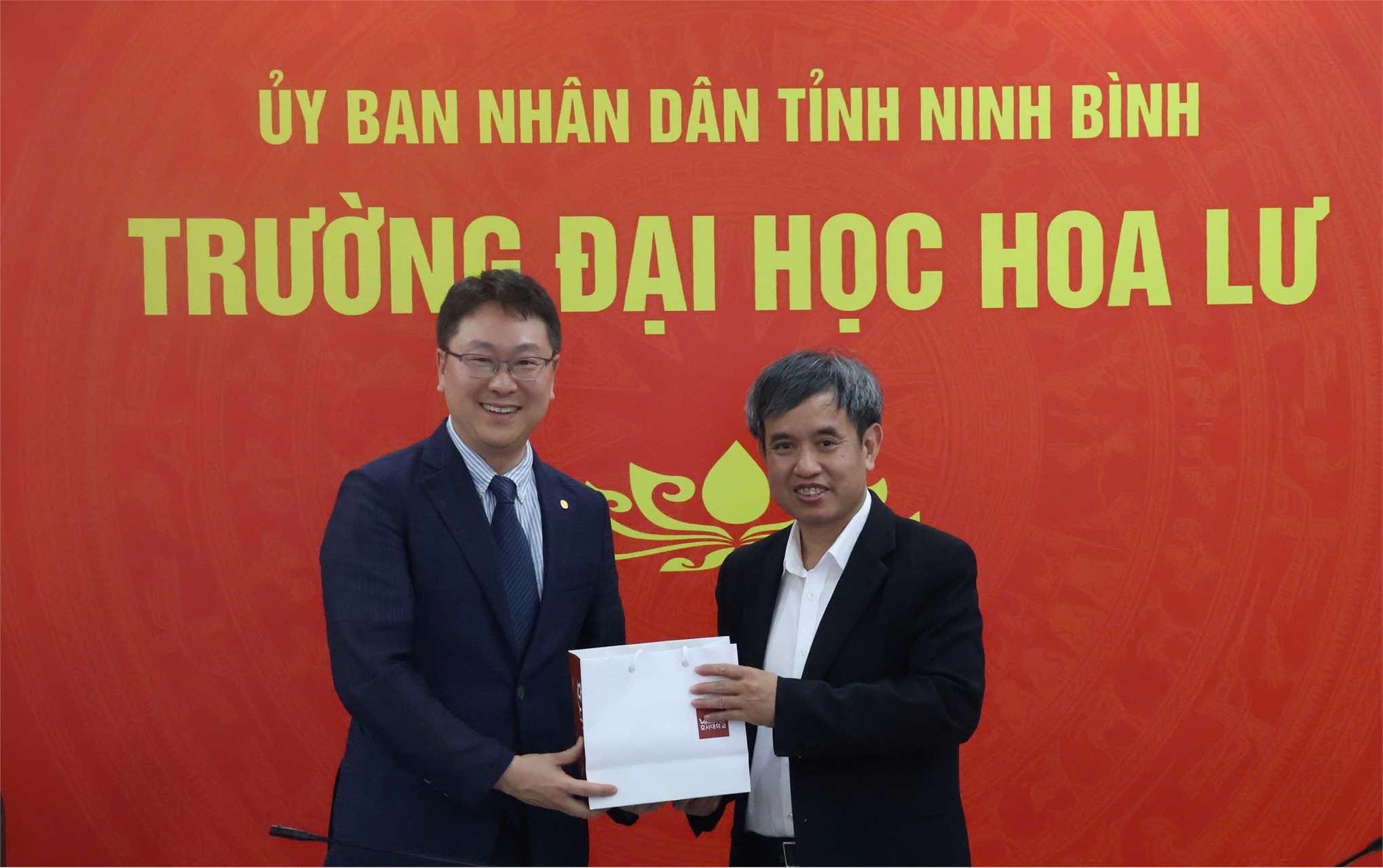 Trường Đại học Hoseo (Hàn Quốc) thăm và làm việc tại Trường Đại học Hoa Lư