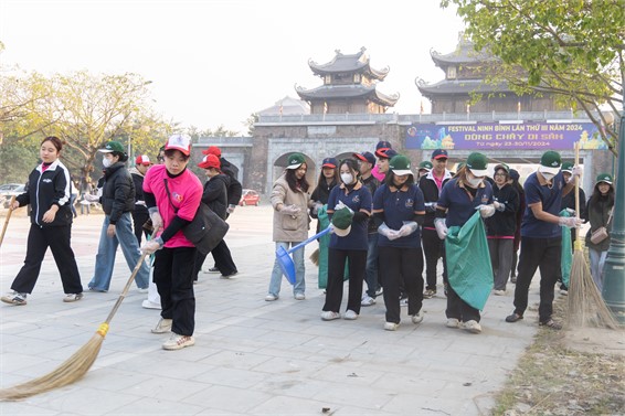 KHOA VĂN HOÁ - DU LỊCH, TRƯỜNG ĐẠI HỌC HOA LƯ THAM DỰ SỰ KIỆN “NGÀY HỘI CỦA NHỮNG NGƯỜI LÀM DU LỊCH NINH BÌNH”