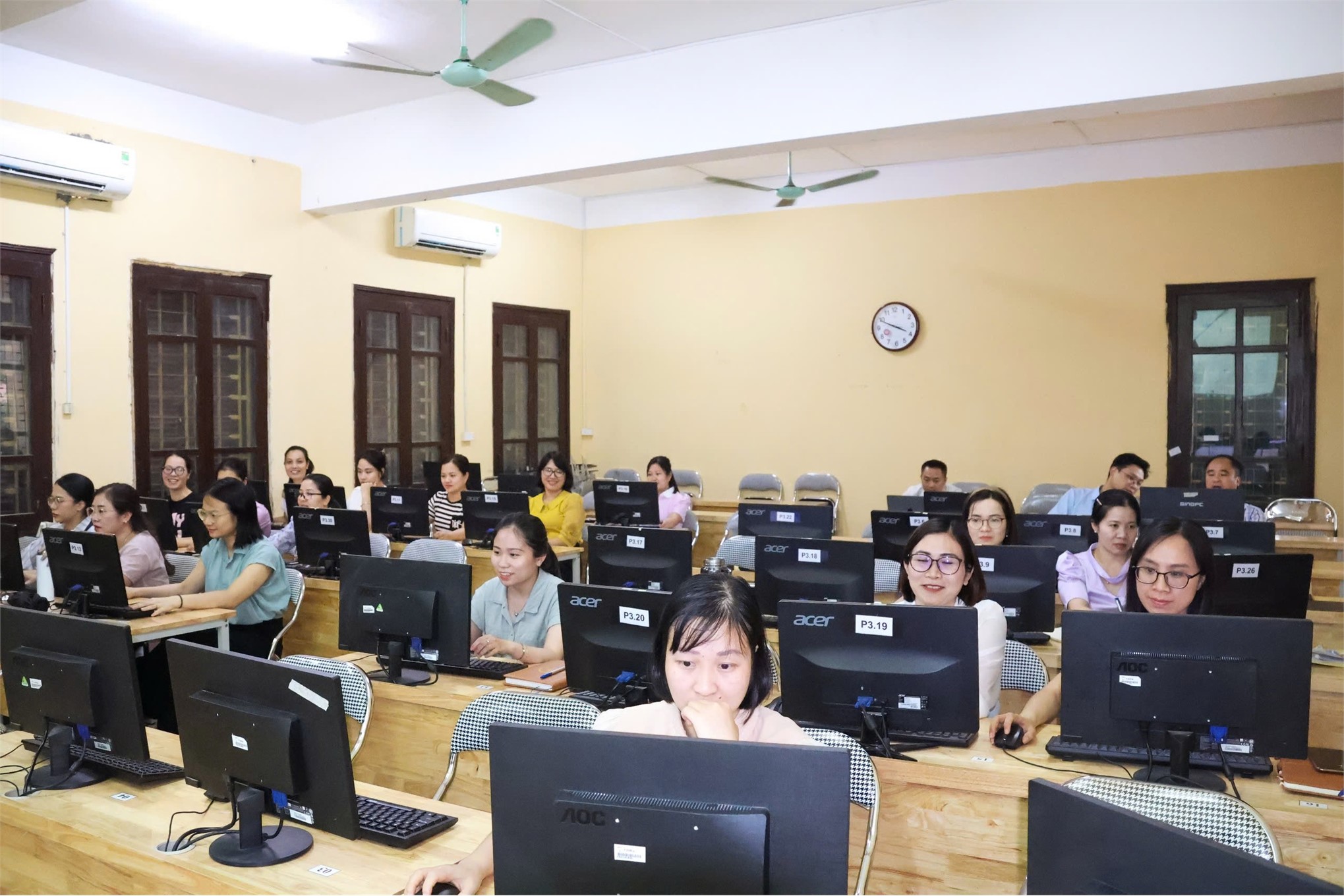 Trường Đại học Hoa Lư tăng tốc chuyển đổi số với chương trình tập huấn AI đột phá