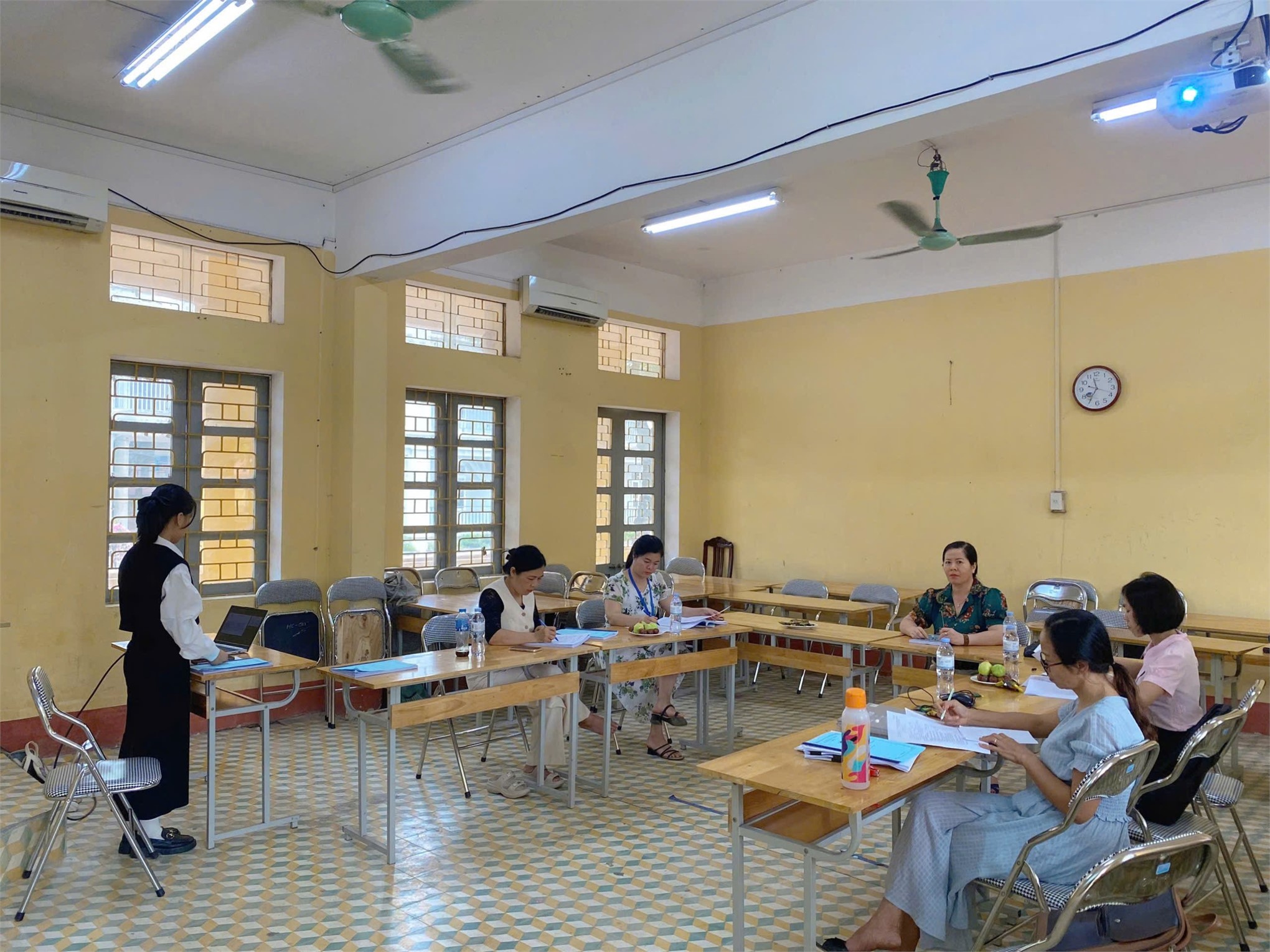 CHẤM KHÓA LUẬN TỐT NGHIỆP CHO SINH VIÊN CUỐI KHÓA