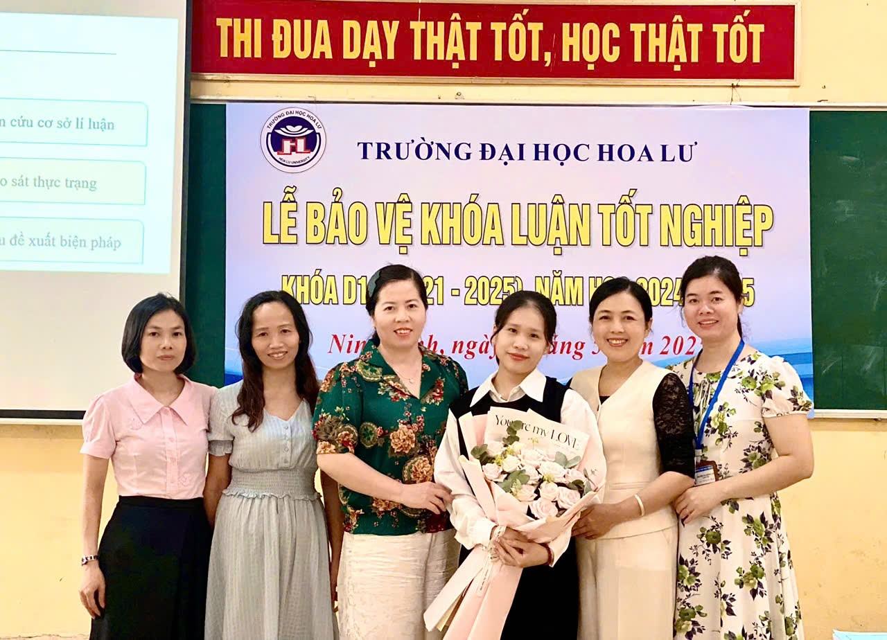Sinh viên khóa D14 (2021-2025) bảo vệ thành công khóa luận tốt nghiệp