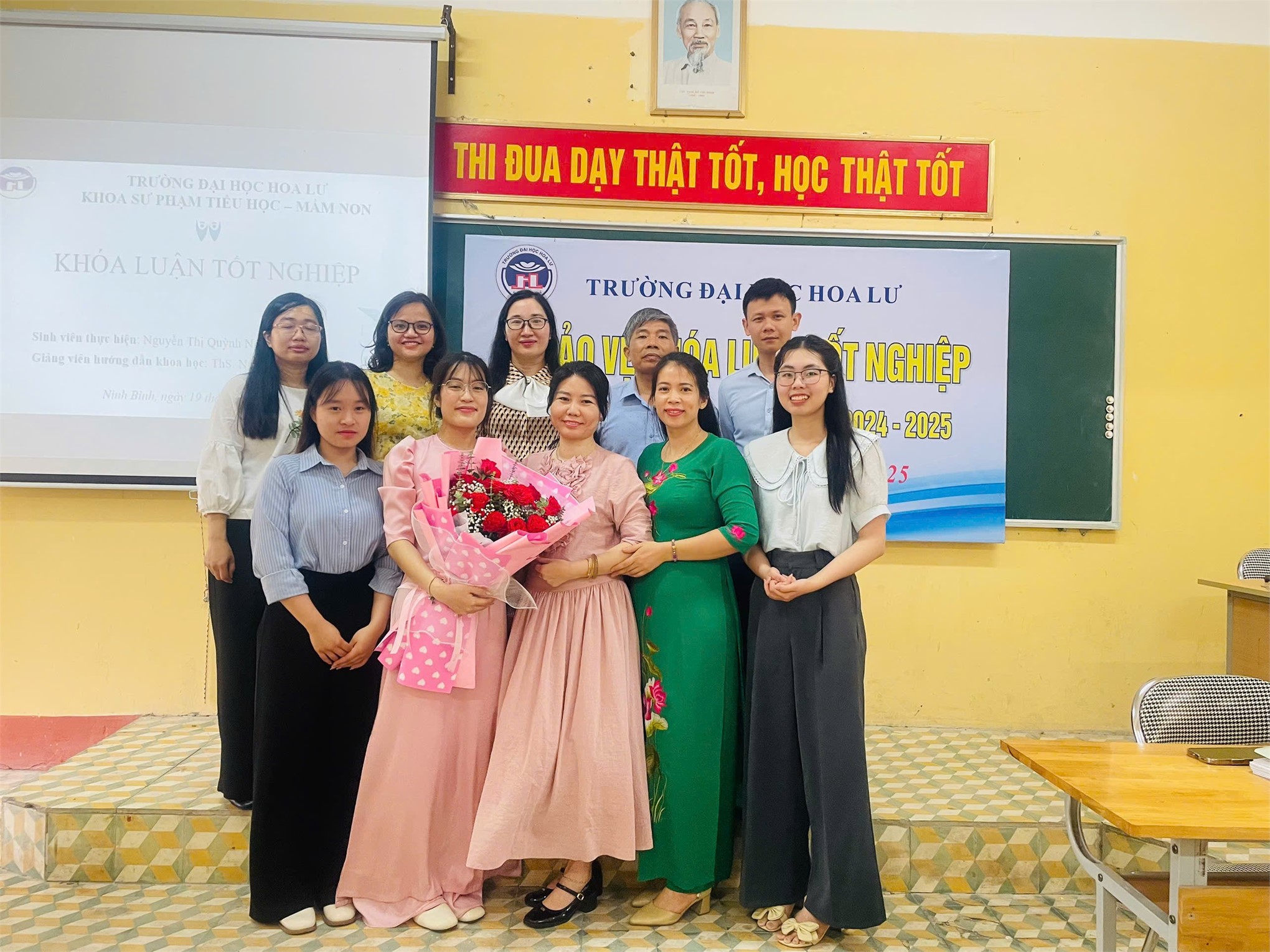 Sinh viên khóa D14 (2021-2025) bảo vệ thành công khóa luận tốt nghiệp