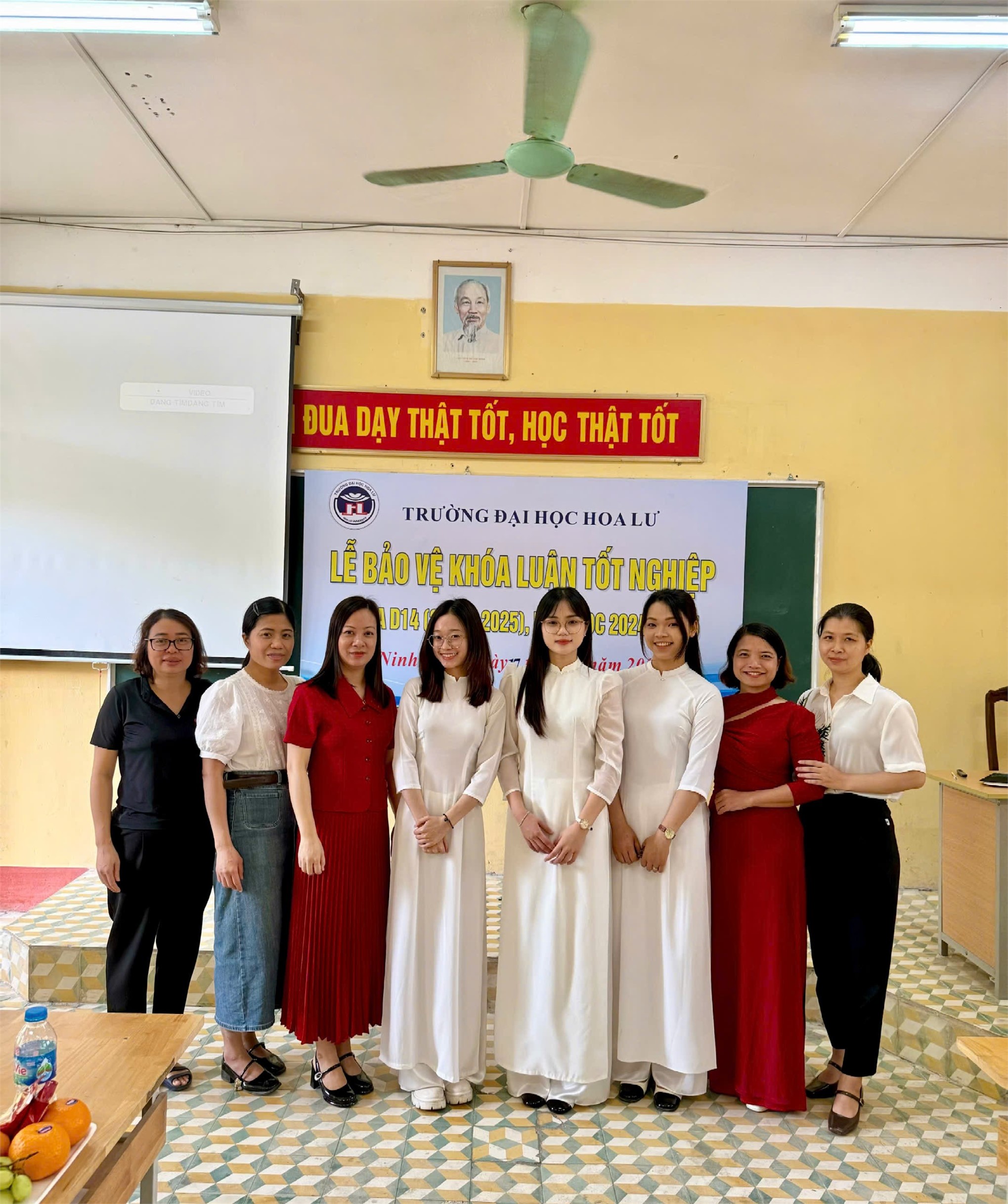 Sinh viên khóa D14 (2021-2025) bảo vệ thành công khóa luận tốt nghiệp