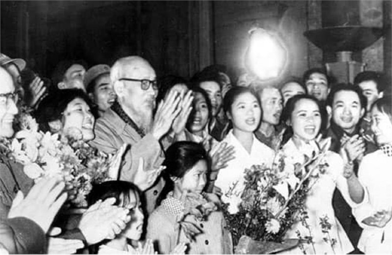 Chủ tịch Hồ Chí Minh với khát vọng phát triển đất nước phồn vinh, hạnh phúc