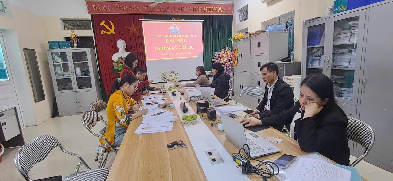 CHI BỘ BỘ MÔN GIÁO DỤC THỂ CHẤT – TÂM LÝ TỔ CHỨC THÀNH CÔNG ĐẠI HỘI CHI BỘ NHIỆM KỲ 2025 - 2027