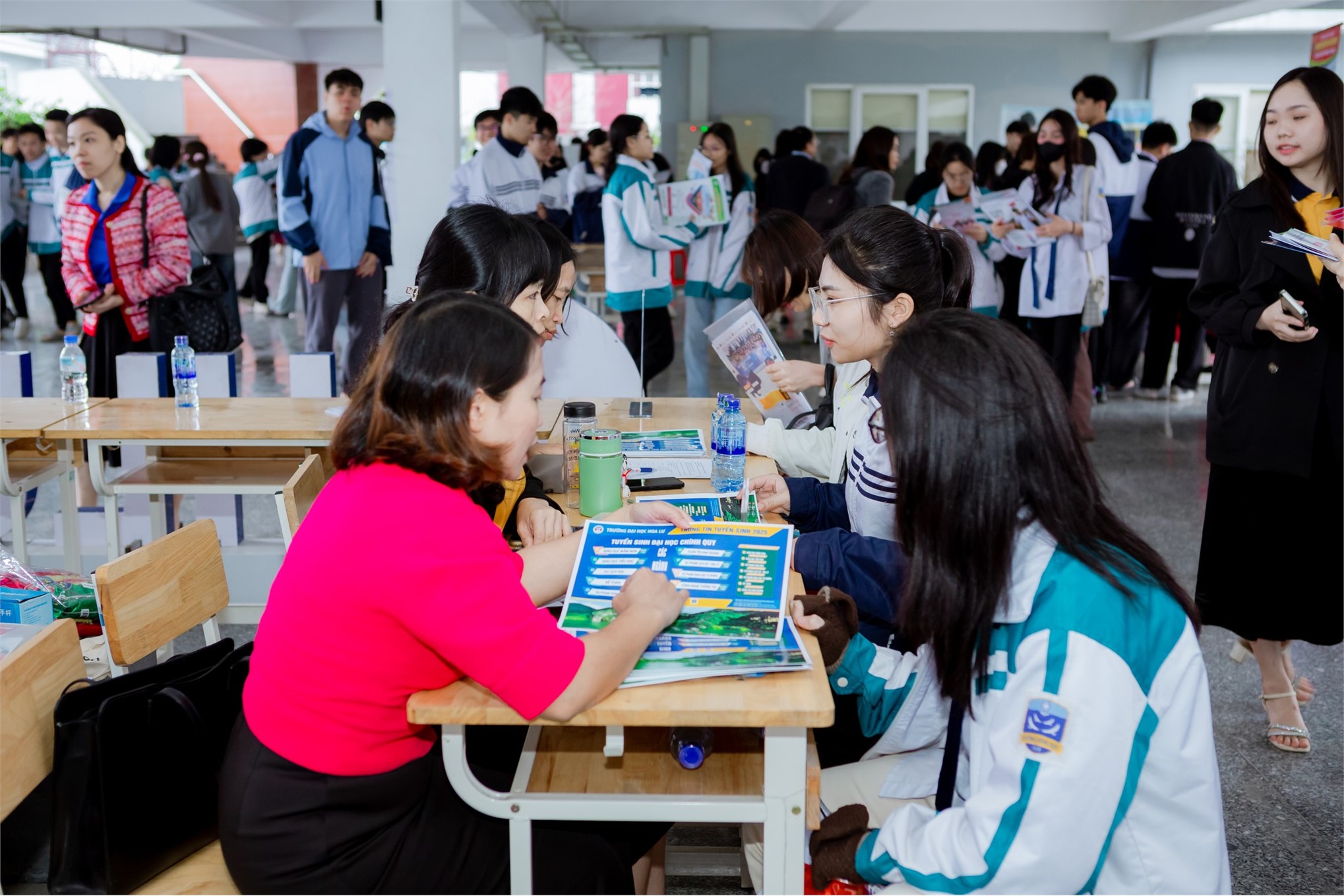 TRƯỜNG ĐẠI HỌC HOA LƯ ĐẨY MẠNH CÔNG TÁC TUYÊN TRUYỀN TUYỂN SINH TẠI CÁC TRƯỜNG THPT