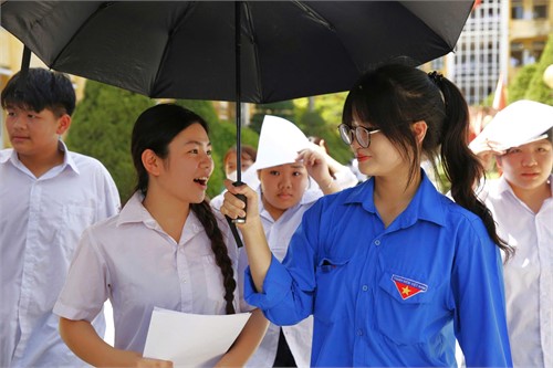 TIẾP SỨC MÙA THI 2025 - KHÔNG NGẠI NẮNG NÓNG, LUÔN SẴN SÀNG ĐỒNG HÀNH CÙNG SĨ TỬ!