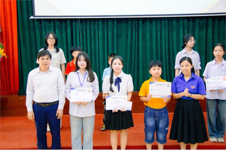 VÒNG CHUNG KẾT CUỘC THI “KỂ CHUYỆN TIẾNG ANH 2025” MANG LẠI NHIỀU CẢM XÚC, ẤN TƯỢNG