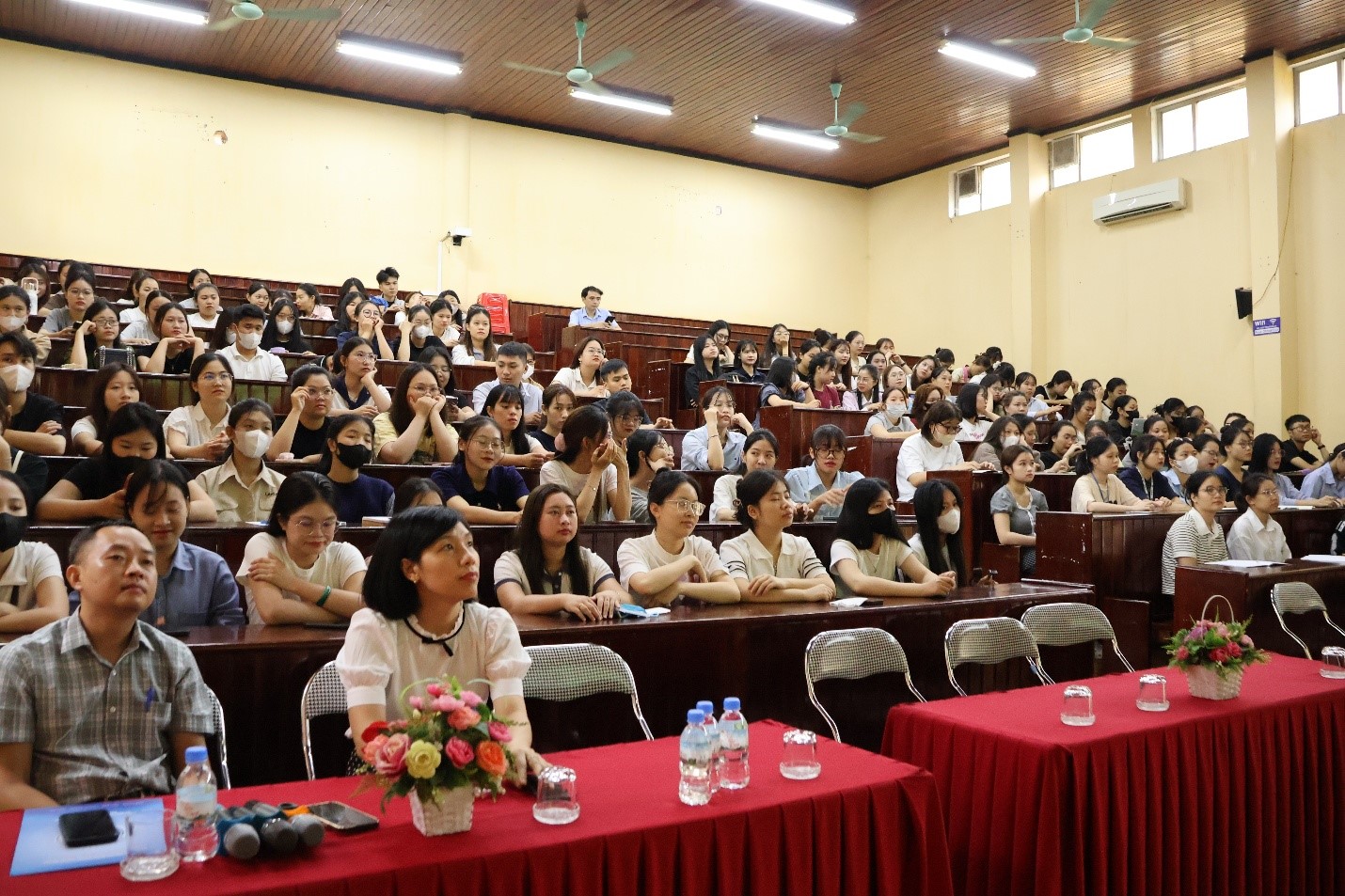 Trường Đại học Hoa Lư tập huấn nâng cao năng lực sử dụng trí tuệ nhân tạo (AI) cho sinh viên khoá D14