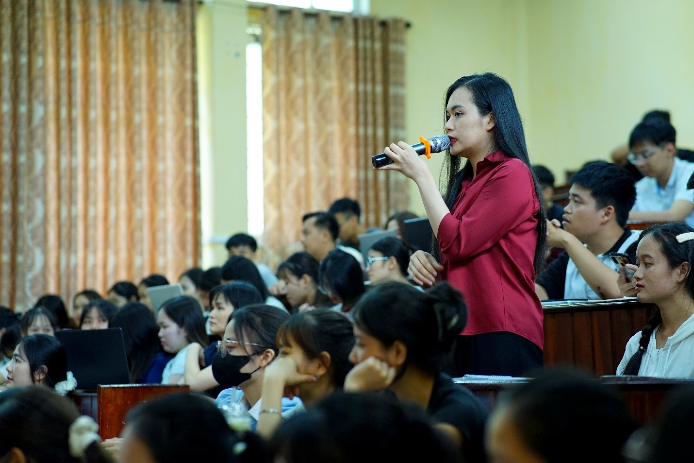 Trường Đại học Hoa Lư tập huấn nâng cao năng lực sử dụng trí tuệ nhân tạo (AI) cho sinh viên khoá D14