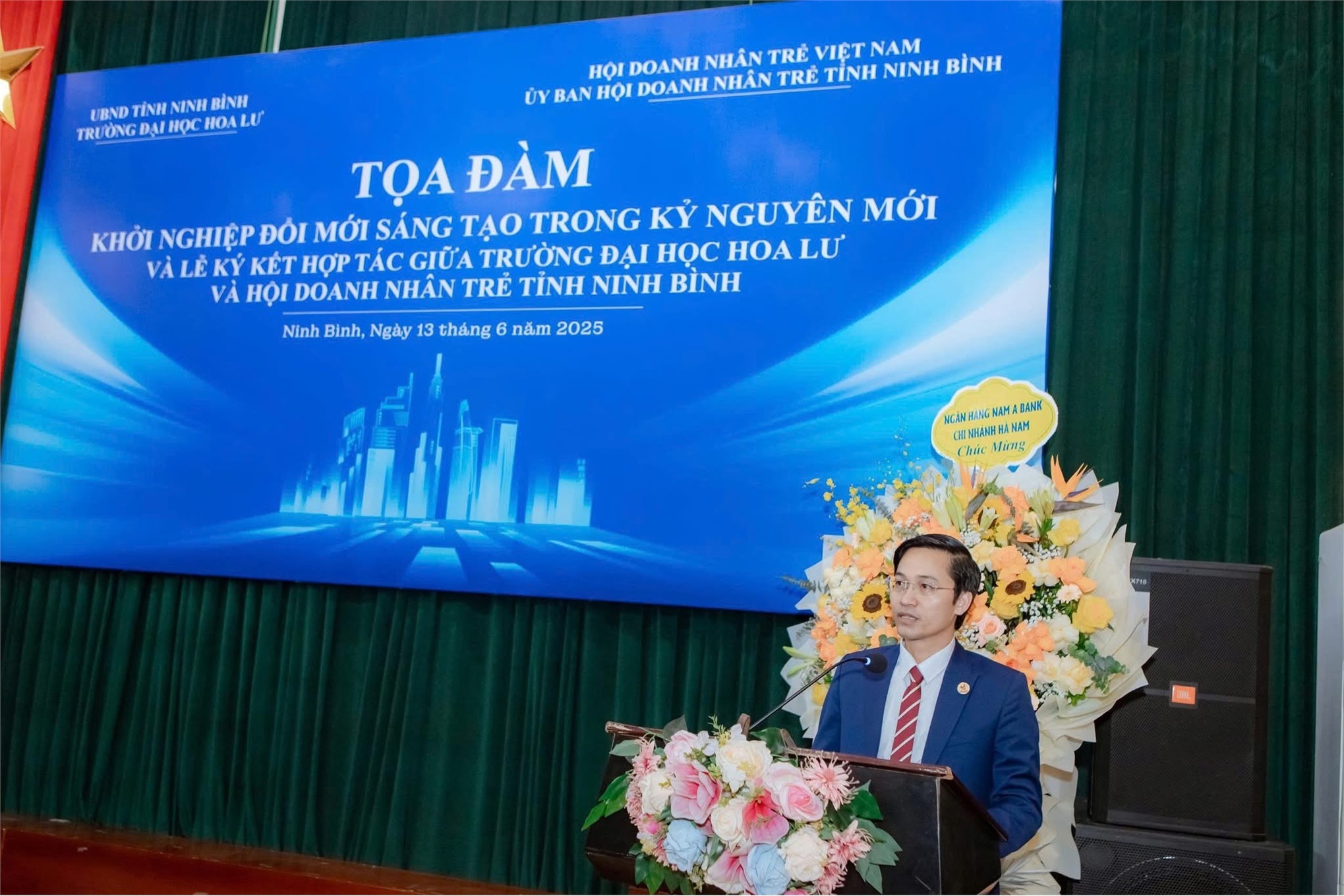 Tọa đàm “Khởi nghiệp đổi mới sáng tạo trong kỷ nguyên mới” và Lễ ký kết biên bản hợp tác giữa Trường Đại học Hoa Lư và Hội Doanh nhân trẻ tỉnh Ninh Bình