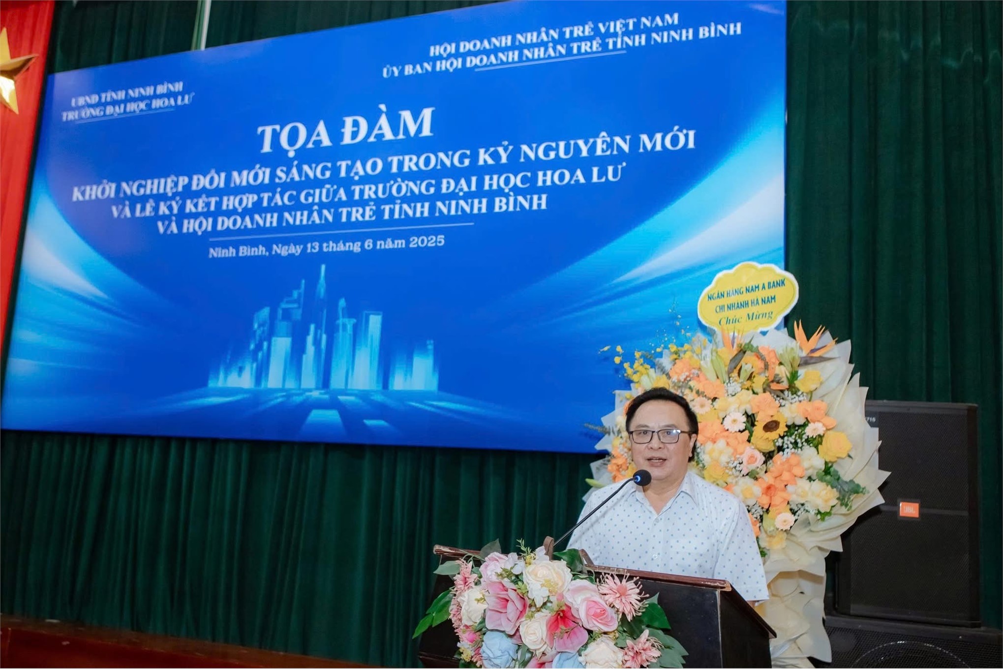 Tọa đàm “Khởi nghiệp đổi mới sáng tạo trong kỷ nguyên mới” và Lễ ký kết biên bản hợp tác giữa Trường Đại học Hoa Lư và Hội Doanh nhân trẻ tỉnh Ninh Bình