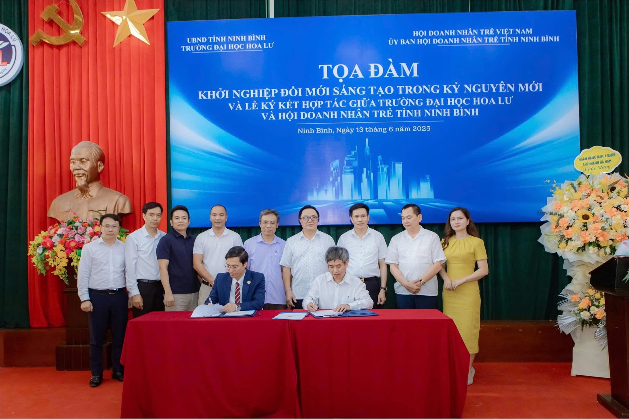 Tọa đàm “Khởi nghiệp đổi mới sáng tạo trong kỷ nguyên mới” và Lễ ký kết biên bản hợp tác giữa Trường Đại học Hoa Lư và Hội Doanh nhân trẻ tỉnh Ninh Bình