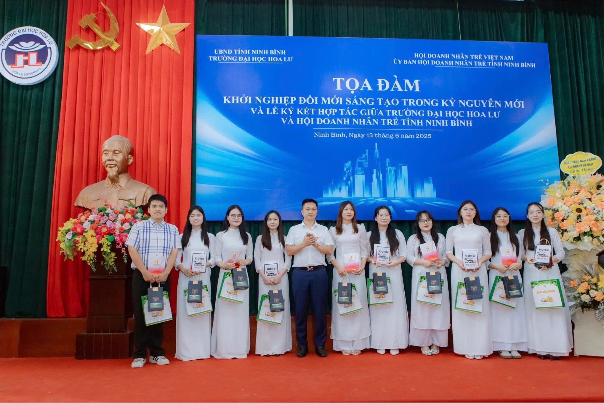 Tọa đàm “Khởi nghiệp đổi mới sáng tạo trong kỷ nguyên mới” và Lễ ký kết biên bản hợp tác giữa Trường Đại học Hoa Lư và Hội Doanh nhân trẻ tỉnh Ninh Bình