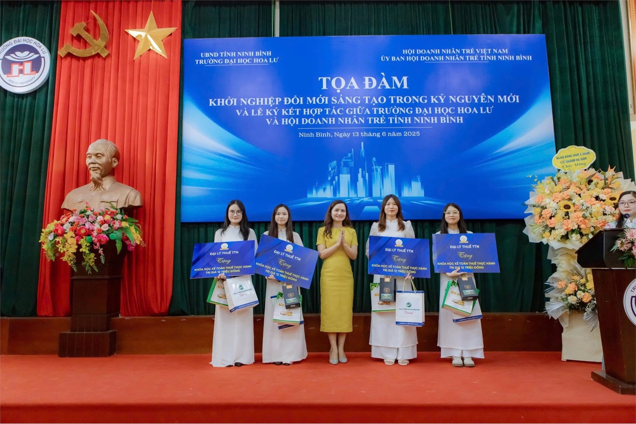 Tọa đàm “Khởi nghiệp đổi mới sáng tạo trong kỷ nguyên mới” và Lễ ký kết biên bản hợp tác giữa Trường Đại học Hoa Lư và Hội Doanh nhân trẻ tỉnh Ninh Bình
