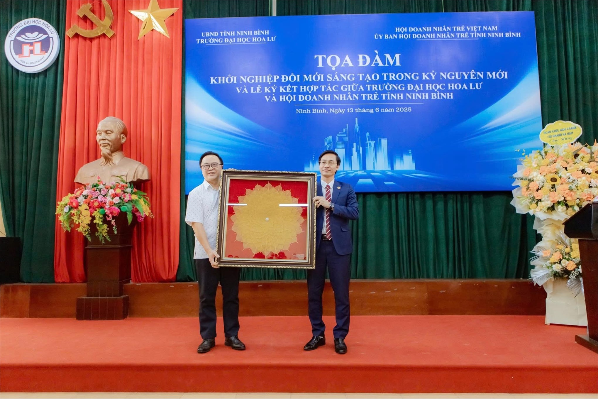 Tọa đàm “Khởi nghiệp đổi mới sáng tạo trong kỷ nguyên mới” và Lễ ký kết biên bản hợp tác giữa Trường Đại học Hoa Lư và Hội Doanh nhân trẻ tỉnh Ninh Bình