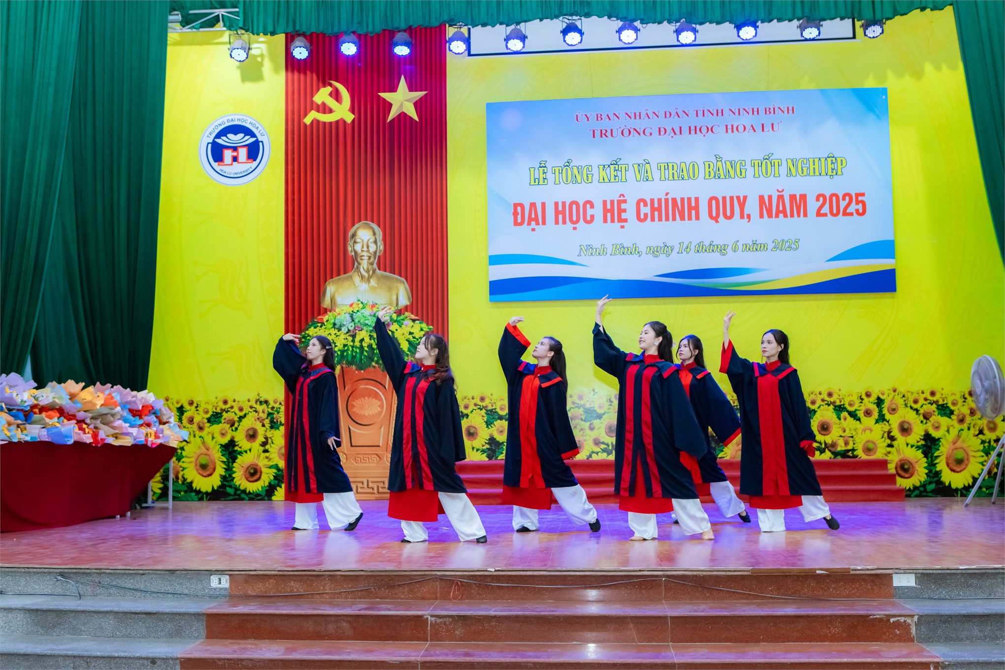 Lễ tổng kết và trao bằng tốt nghiệp Đại học hệ chính quy khóa D14 (2021-2025)O