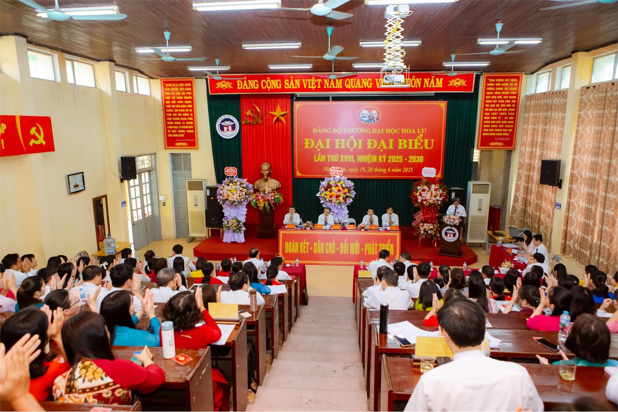 Đại hội Đại biểu Đảng bộ Trường Đại học Hoa Lư lần thứ XVIII nhiệm kỳ 2025 - 2030
