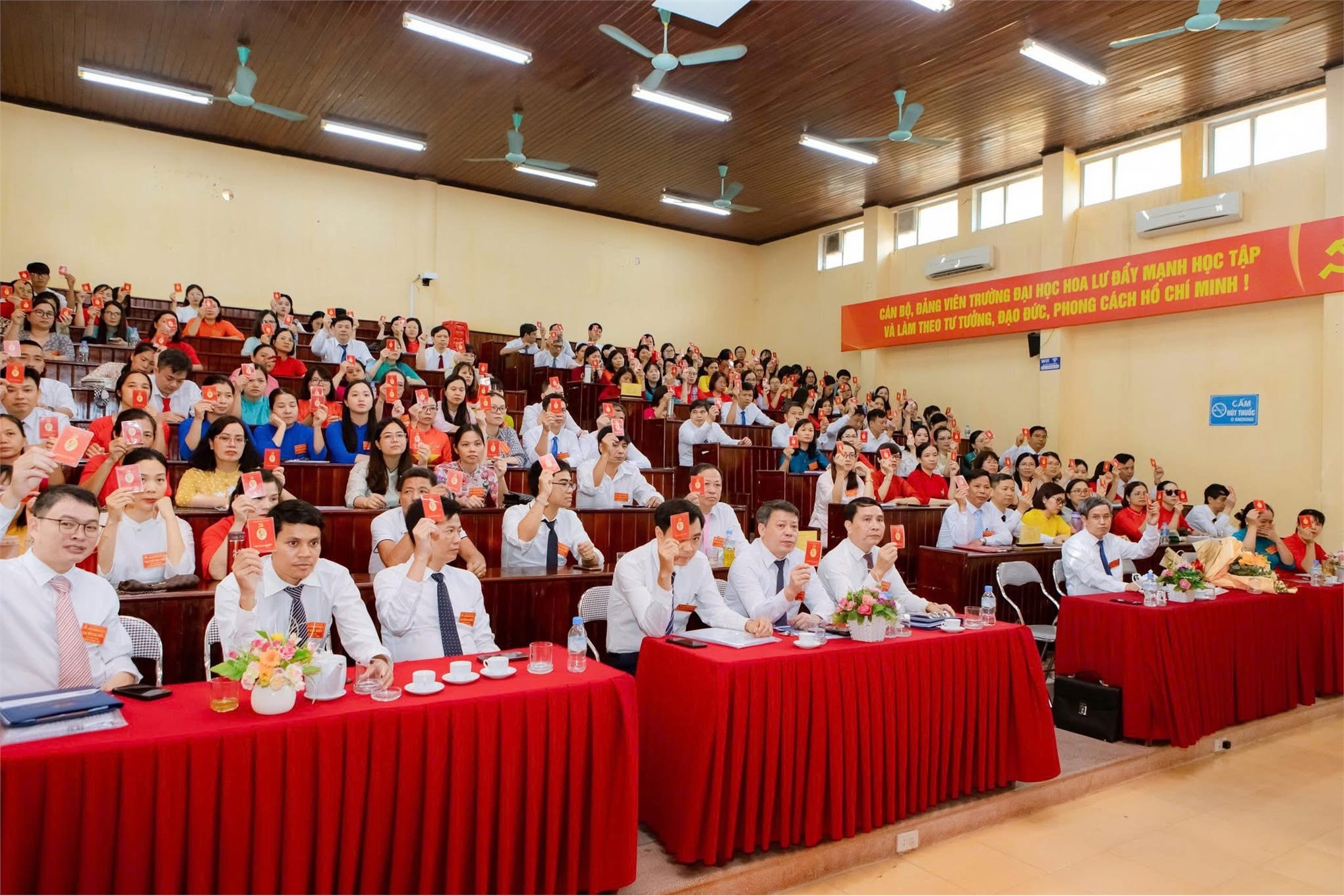 Đại hội Đại biểu Đảng bộ Trường Đại học Hoa Lư lần thứ XVIII nhiệm kỳ 2025 - 2030