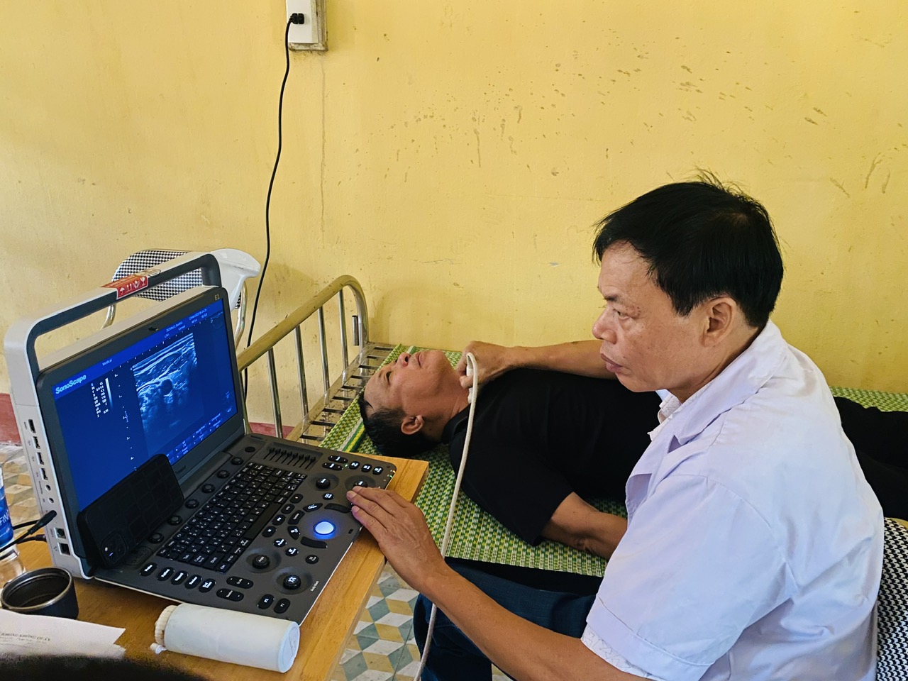 Phòng Hành chính - Quản trị tổ chức khám sức khoẻ định kỳ toàn trường